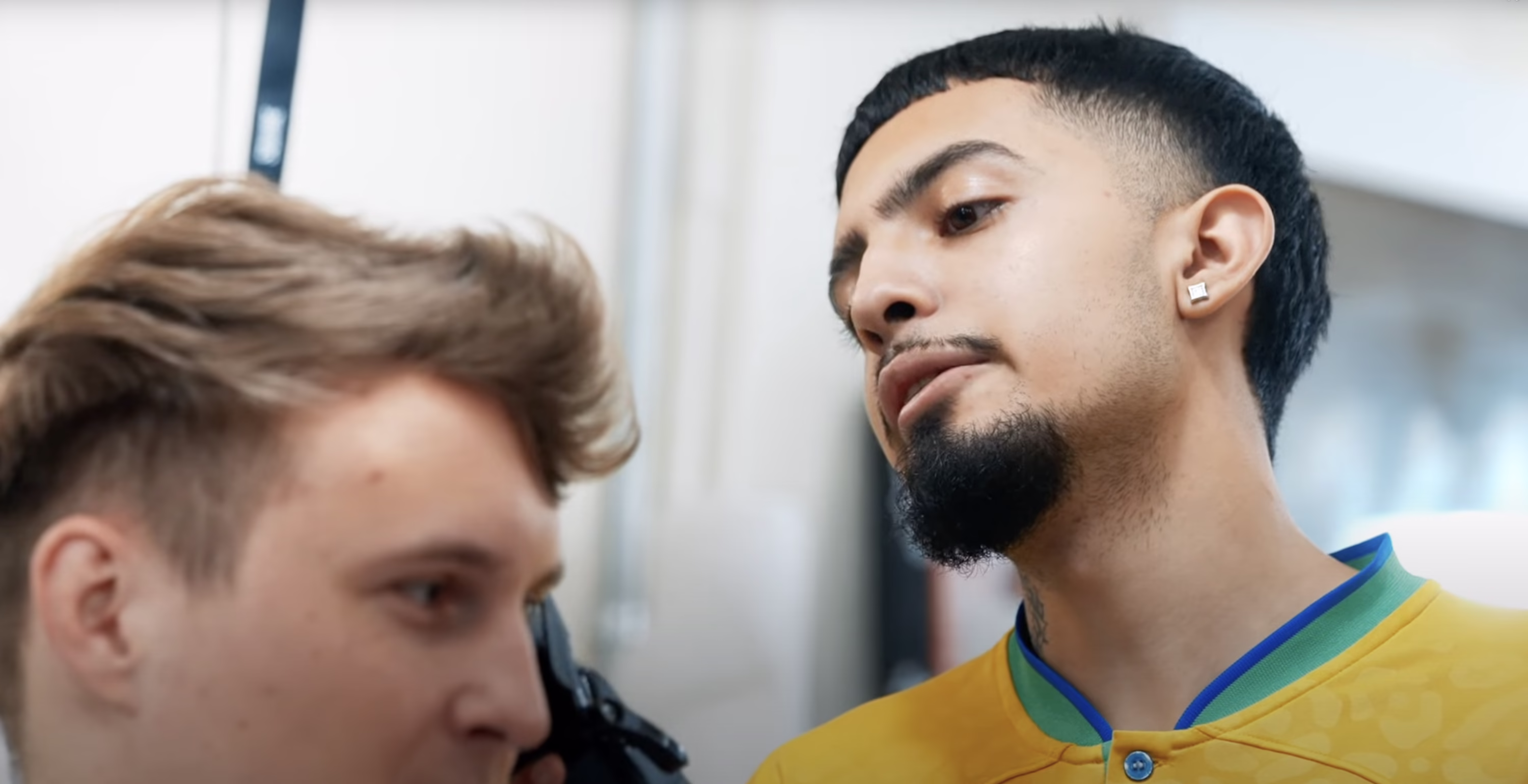 Ju From Traditions cutting hair